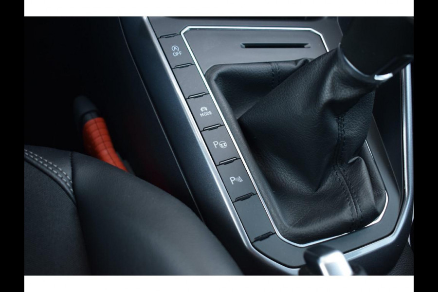 Volkswagen Polo 1.0 TSI Highline Business R | R-Line | Apple CarPlay | Half Leer | Sportstoelen