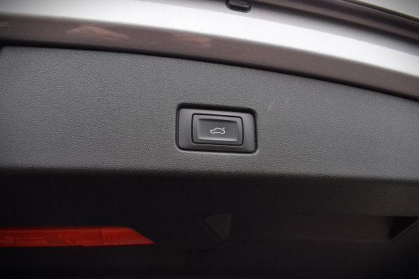 Audi Q4 e-tron 35 Launch edition Advanced 55 kWh | Matrix | Stoelverw. | 21" LM | CarPlay