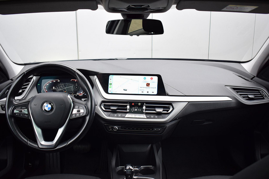 BMW 1-serie 118i Executive Edition | Pano | Apple CarPlay | LED | Virtual