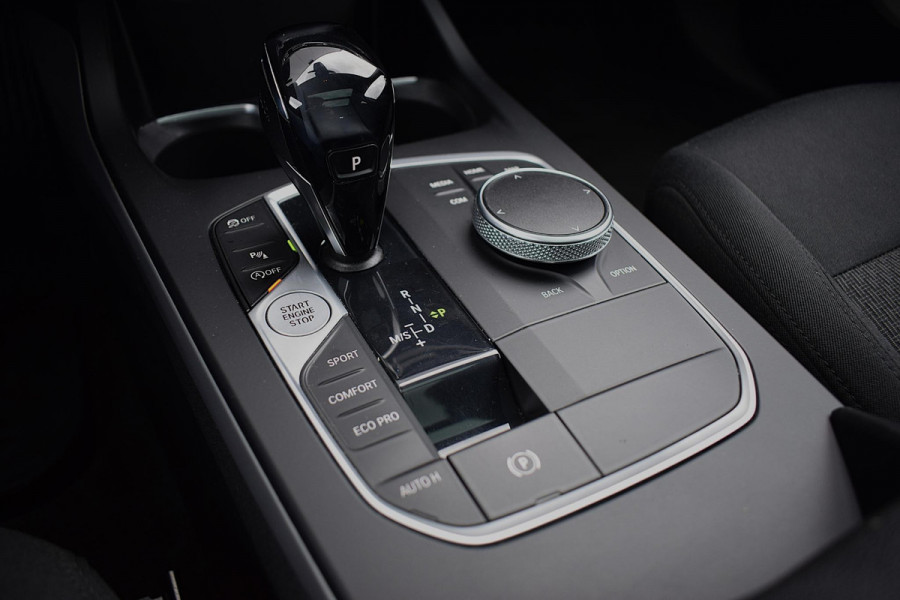 BMW 1-serie 118i Executive Edition | Pano | Apple CarPlay | LED | Virtual