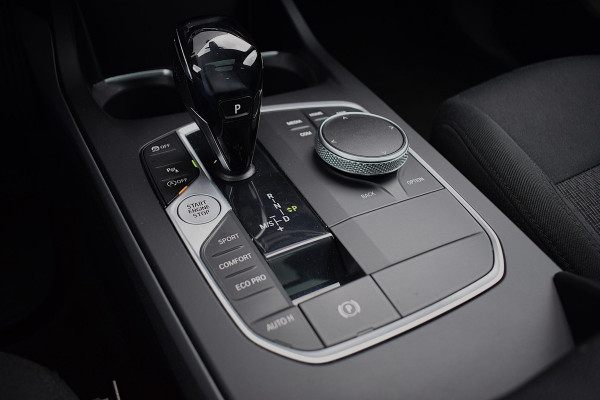 BMW 1-serie 118i Executive Edition | Pano | Apple CarPlay | LED | Virtual
