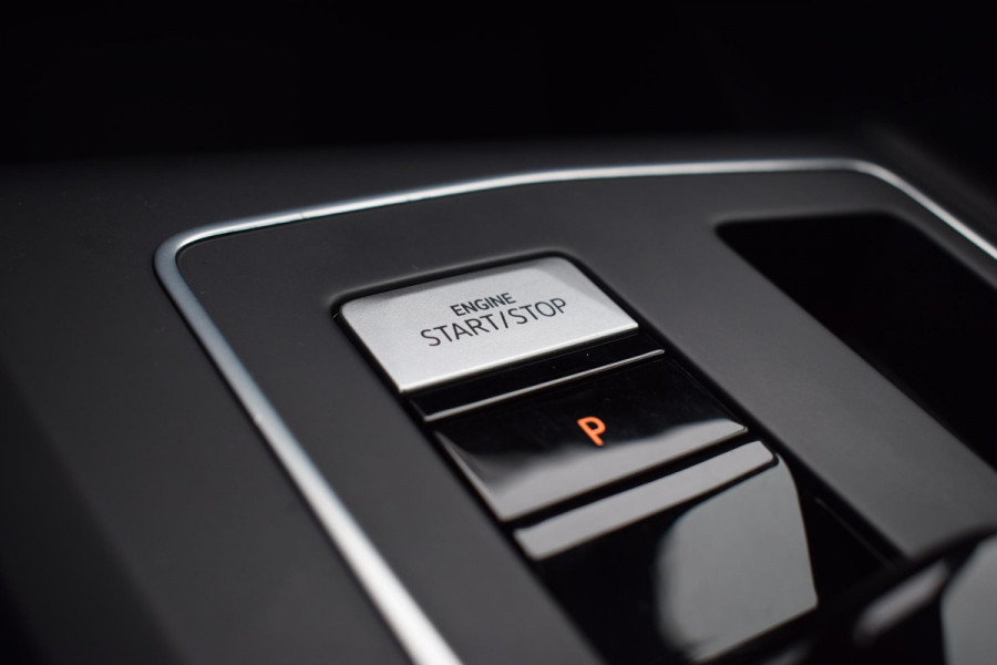 Volkswagen Golf Variant 1.0 eTSI Life Business | Stuur- en Stoelverw. | Sportstoelen | LED | Massage