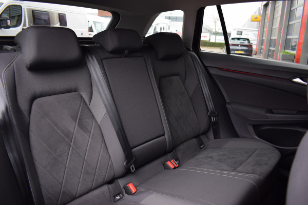 Volkswagen Golf Variant 1.0 eTSI Life Business | Stuur- en Stoelverw. | Sportstoelen | LED | Massage