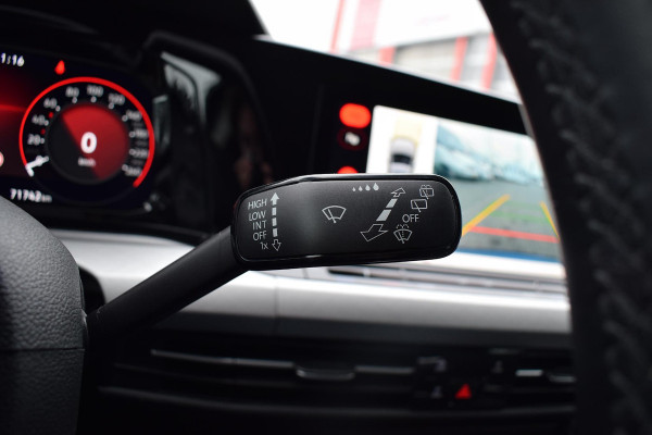 Volkswagen Golf Variant 1.0 TSI Life Business | Apple CarPlay | Stuur- en Stoelverw. | Camera