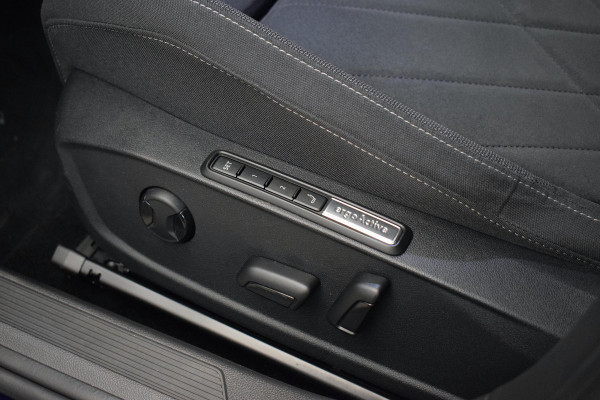 Volkswagen Golf Variant 1.0 TSI Life Business | Apple CarPlay | Stuur- en Stoelverw. | Camera