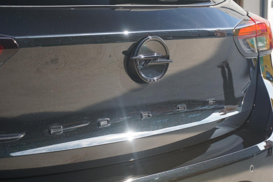 Opel Corsa 1.2 Turbo 100 Pk Ultimate Opel Corsa 1.2 Turbo 100 Pk  Ultimate | Navigatie Pro | Climate Control | Winter pack | Parkpilots/Camera 180° | Alcantara | All Weather banden | Keyless |