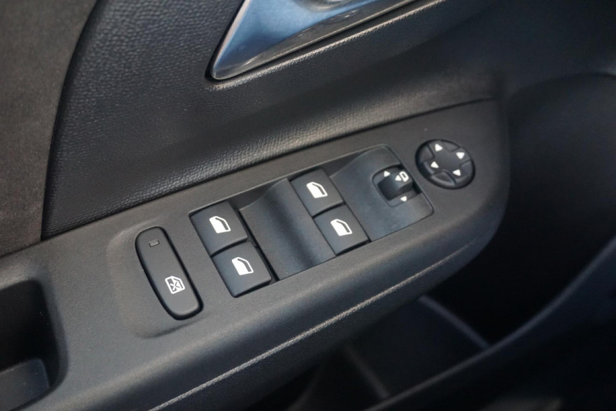 Opel Corsa 1.2 Turbo 100 Pk Ultimate Opel Corsa 1.2 Turbo 100 Pk  Ultimate | Navigatie Pro | Climate Control | Winter pack | Parkpilots/Camera 180° | Alcantara | All Weather banden | Keyless |