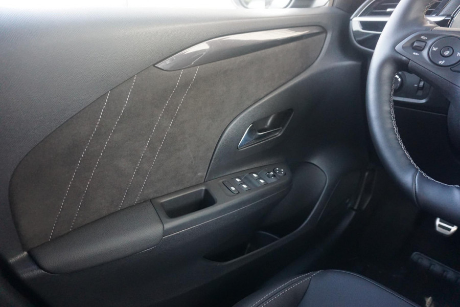 Opel Corsa 1.2 Turbo 100 Pk Ultimate Opel Corsa 1.2 Turbo 100 Pk  Ultimate | Navigatie Pro | Climate Control | Winter pack | Parkpilots/Camera 180° | Alcantara | All Weather banden | Keyless |