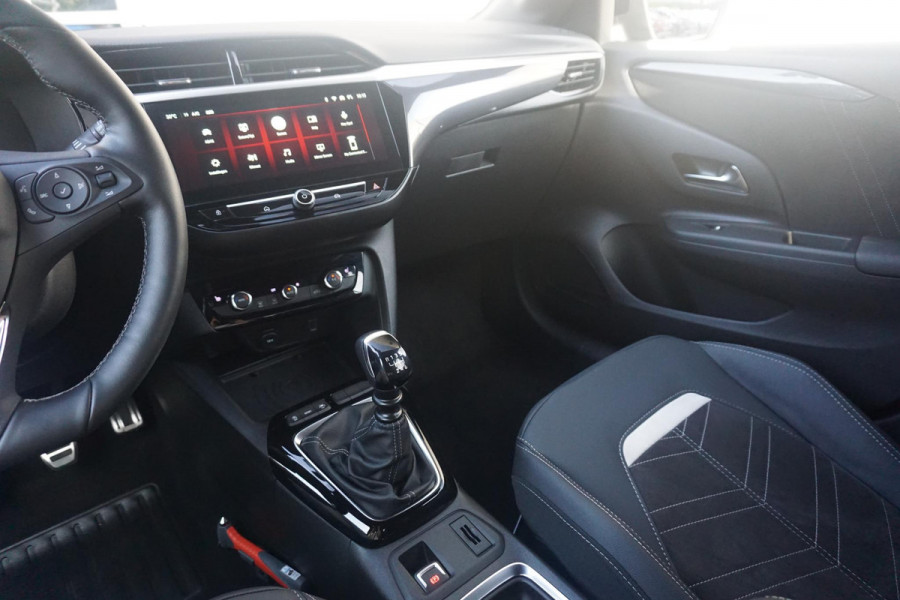 Opel Corsa 1.2 Turbo 100 Pk Ultimate Opel Corsa 1.2 Turbo 100 Pk  Ultimate | Navigatie Pro | Climate Control | Winter pack | Parkpilots/Camera 180° | Alcantara | All Weather banden | Keyless |