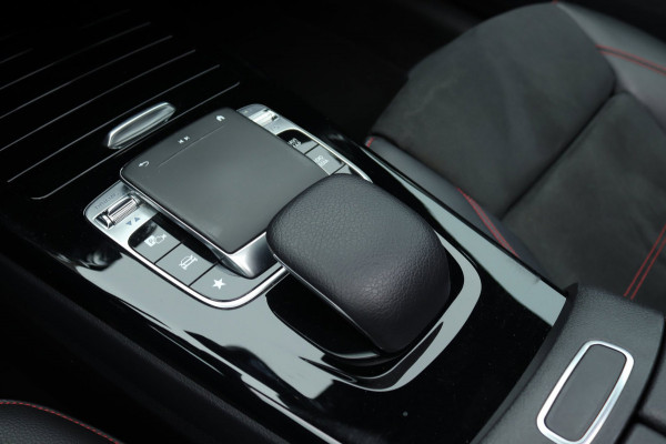 Mercedes-Benz CLA-Klasse 220 4MATIC Sfeerverlichting AMG Pakket Pano
