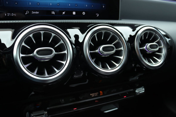 Mercedes-Benz CLA-Klasse 220 4MATIC Sfeerverlichting AMG Pakket Pano