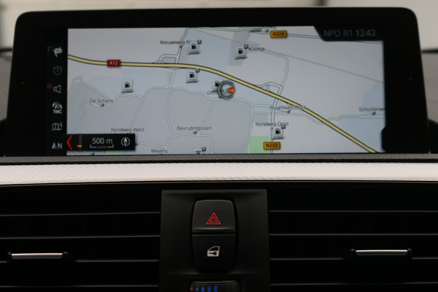 BMW 1-serie 120i Edition Sport Line Shadow High Executive Leer, H&K, Camera, Keyless, Cruise, Standkachel, Bluetooth, PDC, DAB, 18''