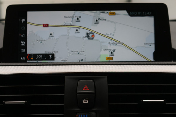 BMW 1-serie 120i Edition Sport Line Shadow High Executive Leer, H&K, Camera, Keyless, Cruise, Standkachel, Bluetooth, PDC, DAB, 18''