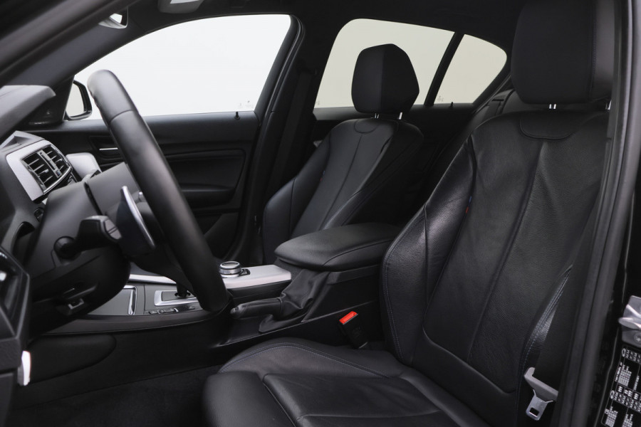 BMW 1-serie 120i Edition Sport Line Shadow High Executive Leer, H&K, Camera, Keyless, Cruise, Standkachel, Bluetooth, PDC, DAB, 18''