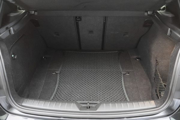 BMW 1-serie 120i Edition Sport Line Shadow High Executive Leer, H&K, Camera, Keyless, Cruise, Standkachel, Bluetooth, PDC, DAB, 18''