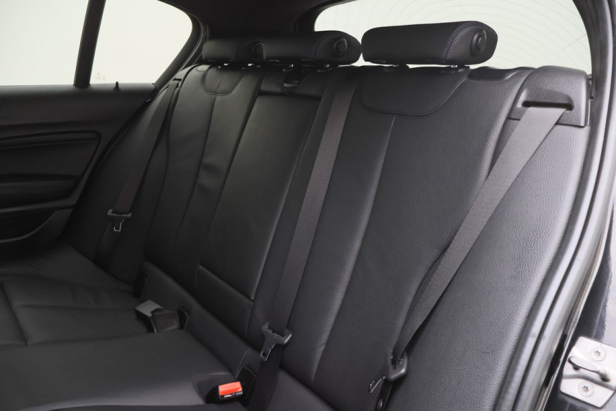 BMW 1-serie 120i Edition Sport Line Shadow High Executive Leer, H&K, Camera, Keyless, Cruise, Standkachel, Bluetooth, PDC, DAB, 18''