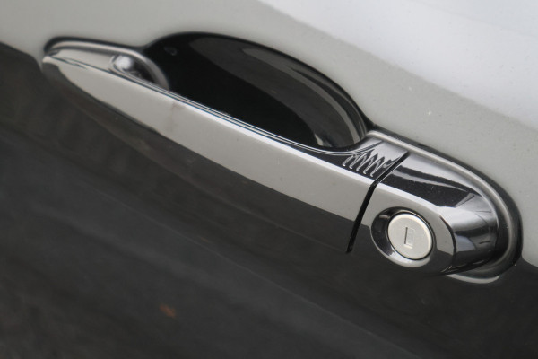 BMW 1-serie 120i Edition Sport Line Shadow High Executive Leer, H&K, Camera, Keyless, Cruise, Standkachel, Bluetooth, PDC, DAB, 18''