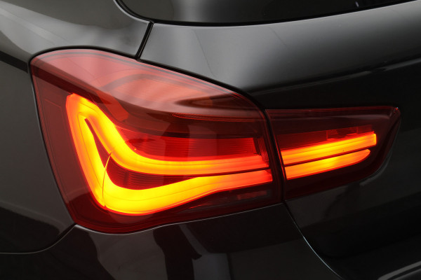 BMW 1-serie 120i Edition Sport Line Shadow High Executive Leer, H&K, Camera, Keyless, Cruise, Standkachel, Bluetooth, PDC, DAB, 18''