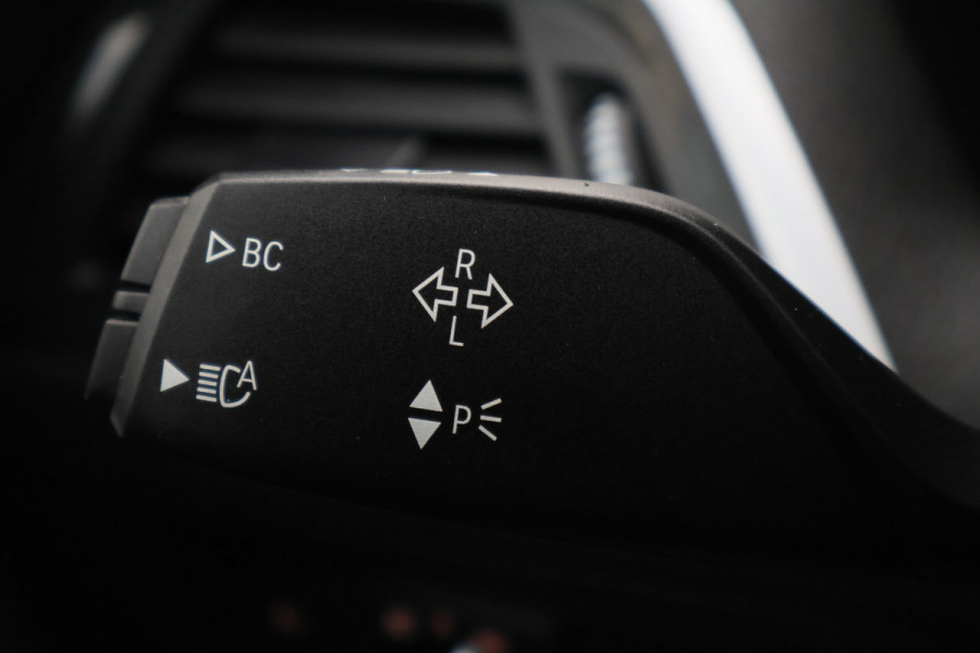 BMW 1-serie 120i Edition Sport Line Shadow High Executive Leer, H&K, Camera, Keyless, Cruise, Standkachel, Bluetooth, PDC, DAB, 18''