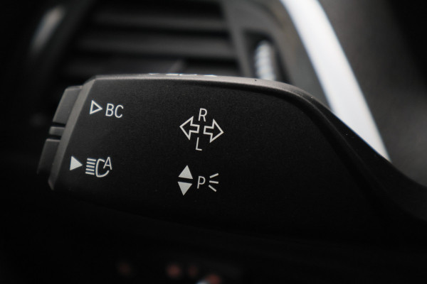 BMW 1-serie 120i Edition Sport Line Shadow High Executive Leer, H&K, Camera, Keyless, Cruise, Standkachel, Bluetooth, PDC, DAB, 18''