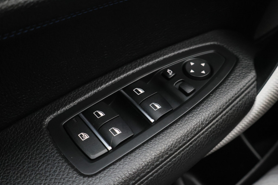 BMW 1-serie 120i Edition Sport Line Shadow High Executive Leer, H&K, Camera, Keyless, Cruise, Standkachel, Bluetooth, PDC, DAB, 18''