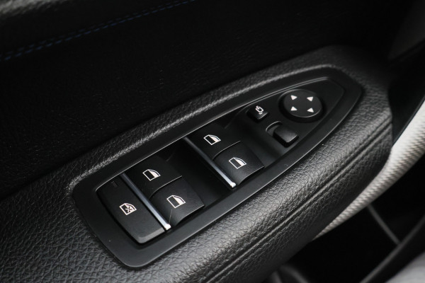 BMW 1-serie 120i Edition Sport Line Shadow High Executive Leer, H&K, Camera, Keyless, Cruise, Standkachel, Bluetooth, PDC, DAB, 18''