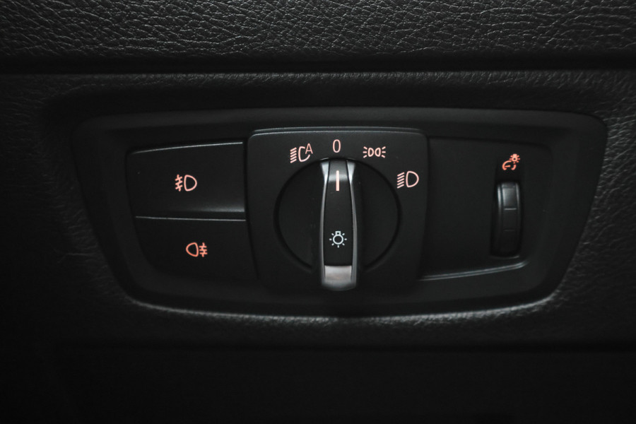 BMW 1-serie 120i Edition Sport Line Shadow High Executive Leer, H&K, Camera, Keyless, Cruise, Standkachel, Bluetooth, PDC, DAB, 18''