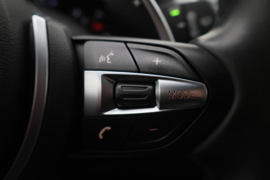 BMW 1-serie 120i Edition Sport Line Shadow High Executive Leer, H&K, Camera, Keyless, Cruise, Standkachel, Bluetooth, PDC, DAB, 18''