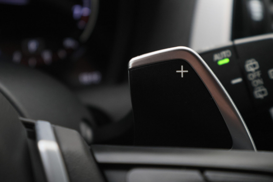 BMW 1-serie 120i Edition Sport Line Shadow High Executive Leer, H&K, Camera, Keyless, Cruise, Standkachel, Bluetooth, PDC, DAB, 18''