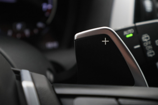 BMW 1-serie 120i Edition Sport Line Shadow High Executive Leer, H&K, Camera, Keyless, Cruise, Standkachel, Bluetooth, PDC, DAB, 18''