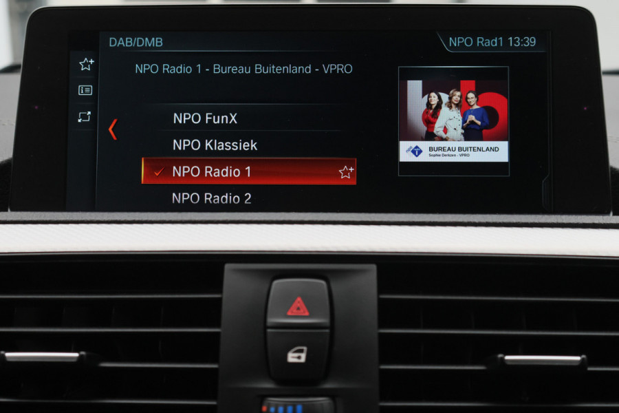 BMW 1-serie 120i Edition Sport Line Shadow High Executive Leer, H&K, Camera, Keyless, Cruise, Standkachel, Bluetooth, PDC, DAB, 18''