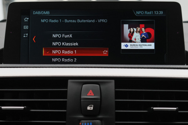 BMW 1-serie 120i Edition Sport Line Shadow High Executive Leer, H&K, Camera, Keyless, Cruise, Standkachel, Bluetooth, PDC, DAB, 18''