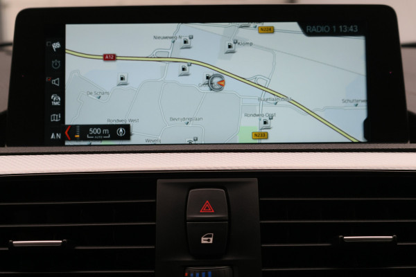 BMW 1-serie 120i Edition Sport Line Shadow High Executive Leer, H&K, Camera, Keyless, Cruise, Standkachel, Bluetooth, PDC, DAB, 18''