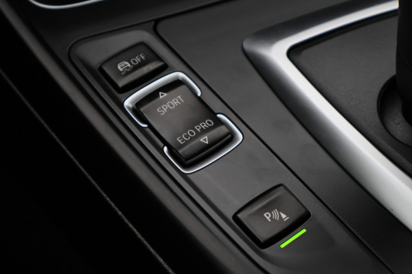 BMW 1-serie 120i Edition Sport Line Shadow High Executive Leer, H&K, Camera, Keyless, Cruise, Standkachel, Bluetooth, PDC, DAB, 18''