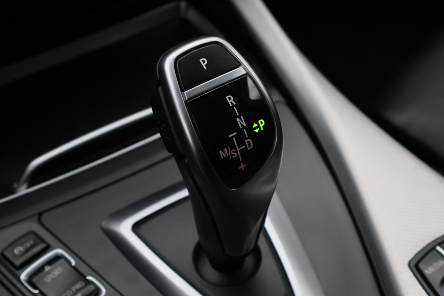 BMW 1-serie 120i Edition Sport Line Shadow High Executive Leer, H&K, Camera, Keyless, Cruise, Standkachel, Bluetooth, PDC, DAB, 18''