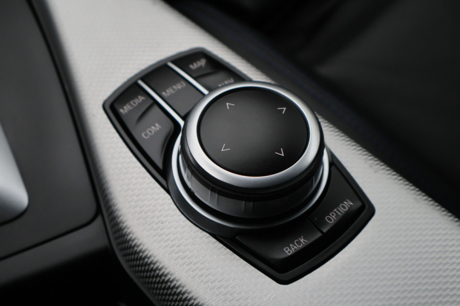 BMW 1-serie 120i Edition Sport Line Shadow High Executive Leer, H&K, Camera, Keyless, Cruise, Standkachel, Bluetooth, PDC, DAB, 18''