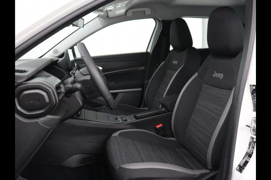 Jeep Avenger Longitude 54 kWh | SOH 93% | Warmtepomp | Carplay | Navigatie | Parkeerhulp | Full LED | Climate control | Cruise control
