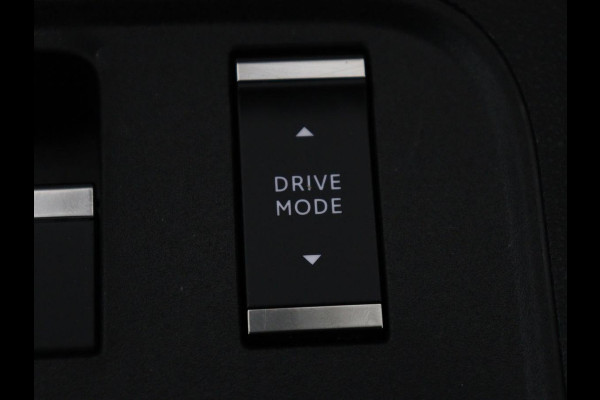 Jeep Avenger Longitude 54 kWh | SOH 93% | Warmtepomp | Carplay | Navigatie | Parkeerhulp | Full LED | Climate control | Cruise control