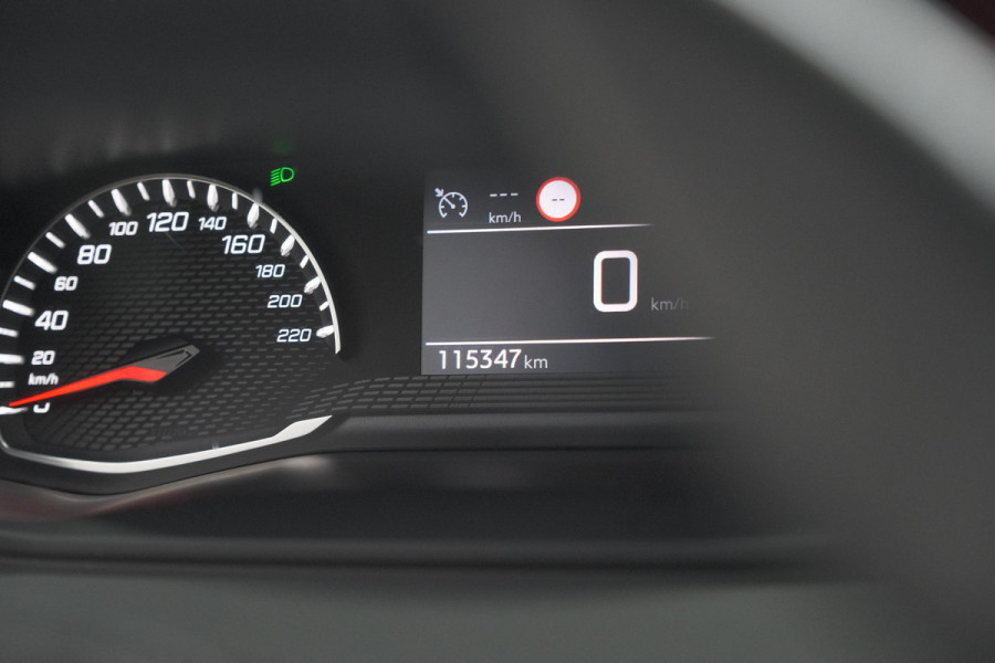 Peugeot 2008 PureTech 130 EAT8 Allure | Allseason Banden | Camera | Navigatie | Parkeersensoren