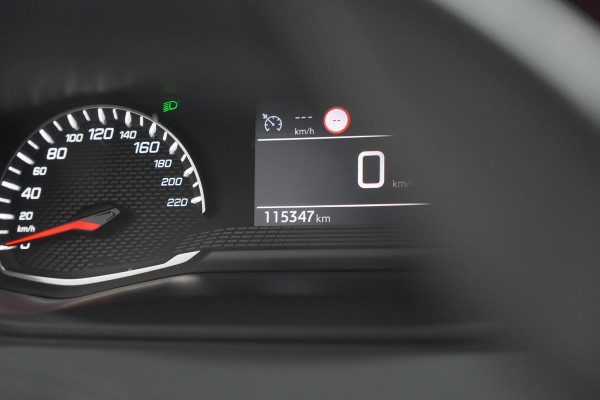 Peugeot 2008 PureTech 130 EAT8 Allure | Allseason Banden | Camera | Navigatie | Parkeersensoren