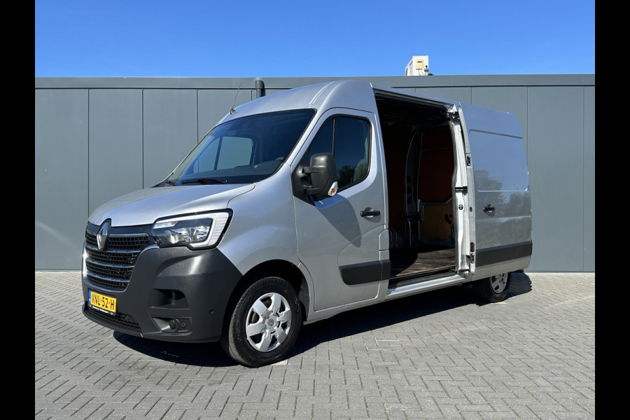 Renault Master T35 2.3 dCi 135 PK / L2H2 / 1e EIG. / TREKHAAK / 2x SCHUIFDEUR / CAMERA / AIRCO / CRUISE / BLIND SPOT