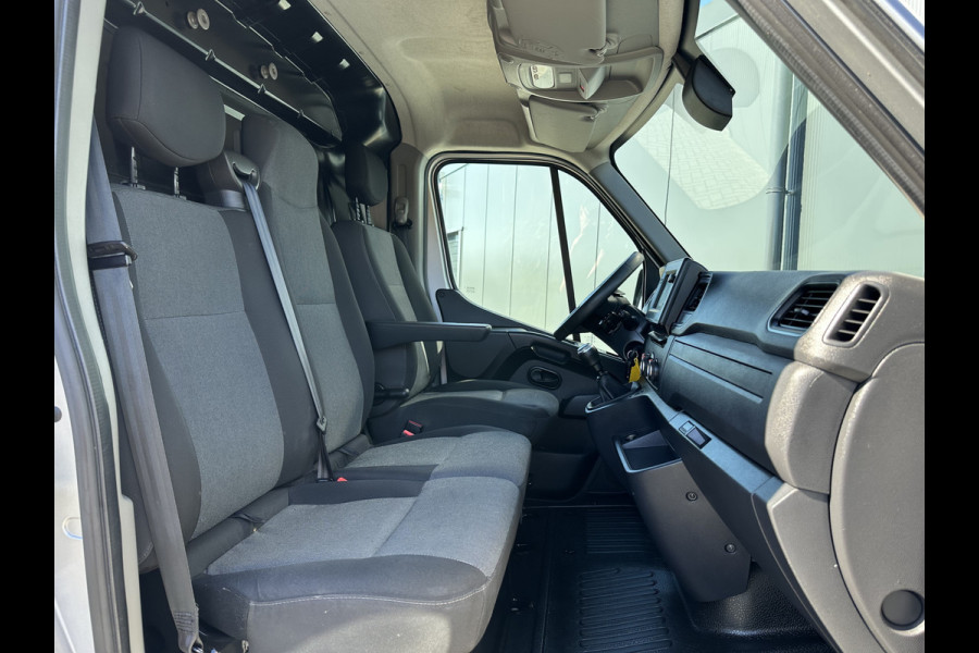 Renault Master T35 2.3 dCi 135 PK / L2H2 / 1e EIG. / TREKHAAK / 2x SCHUIFDEUR / CAMERA / AIRCO / CRUISE / BLIND SPOT