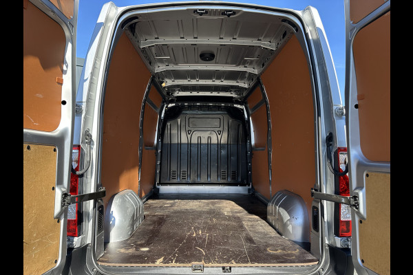Renault Master T35 2.3 dCi 135 PK / L2H2 / 1e EIG. / TREKHAAK / 2x SCHUIFDEUR / CAMERA / AIRCO / CRUISE / BLIND SPOT