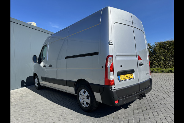 Renault Master T35 2.3 dCi 135 PK / L2H2 / 1e EIG. / TREKHAAK / 2x SCHUIFDEUR / CAMERA / AIRCO / CRUISE / BLIND SPOT