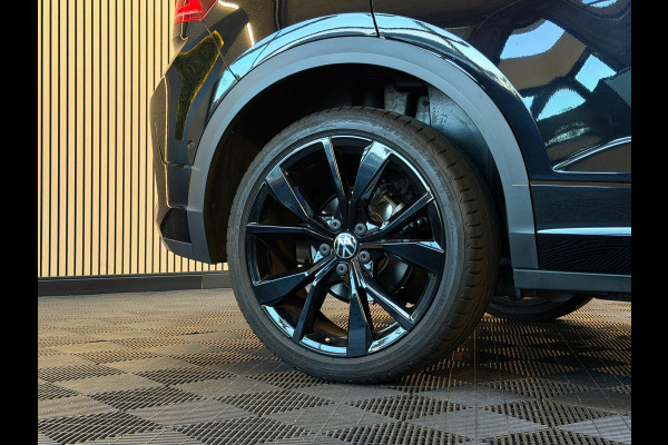 Volkswagen T-Roc 1.5 TSI R-Line Business+ 3x R-LINE|PANO|VIRTUAL|KEYLESS|IQLIGHT|SFEERVERLICHTING|GARANTIE|NIGHTPAKKET|2024|BOMVOL