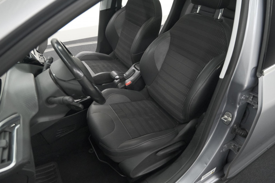 Peugeot 2008 PureTech 110 Allure | Panoramadak | Apple Carplay | Navigatie | Parkeersensoren