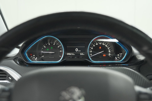 Peugeot 2008 PureTech 110 Allure | Panoramadak | Apple Carplay | Navigatie | Parkeersensoren