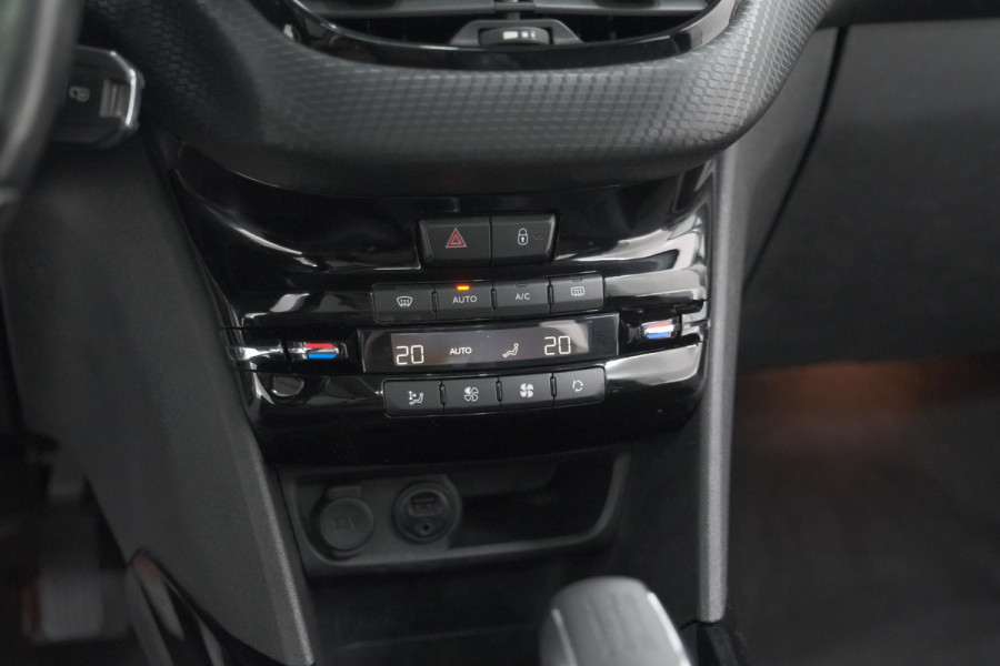 Peugeot 2008 PureTech 110 Allure | Panoramadak | Apple Carplay | Navigatie | Parkeersensoren