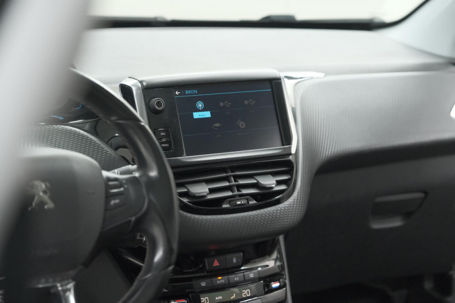 Peugeot 2008 PureTech 110 Allure | Panoramadak | Apple Carplay | Navigatie | Parkeersensoren