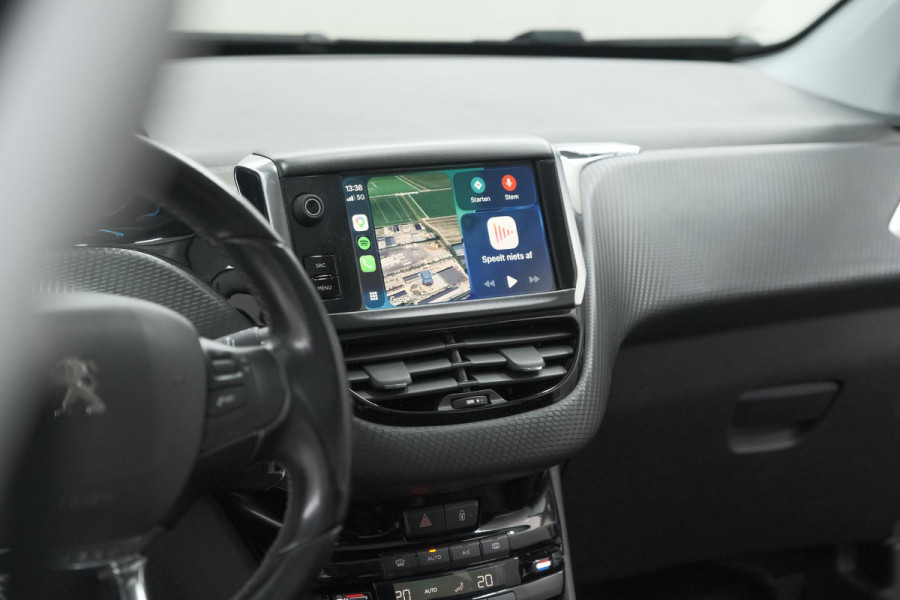 Peugeot 2008 PureTech 110 Allure | Panoramadak | Apple Carplay | Navigatie | Parkeersensoren